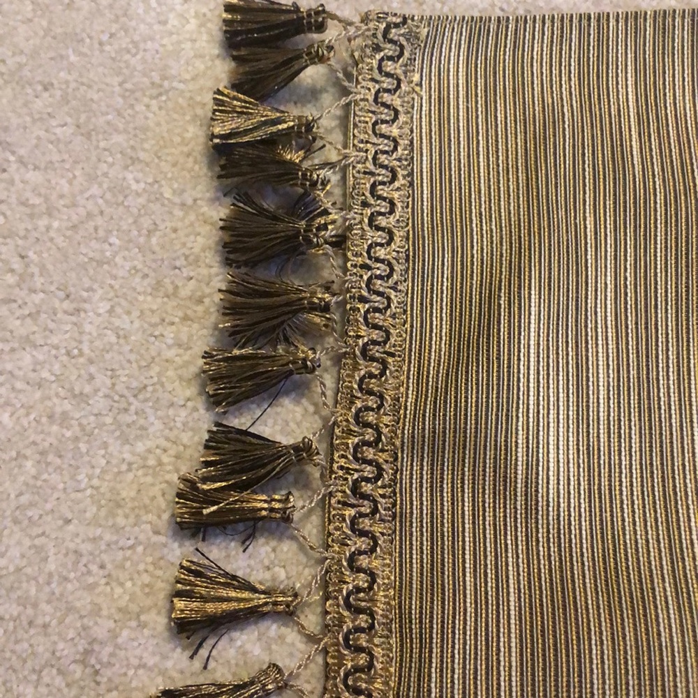 Table runner - Picture 2 of 7